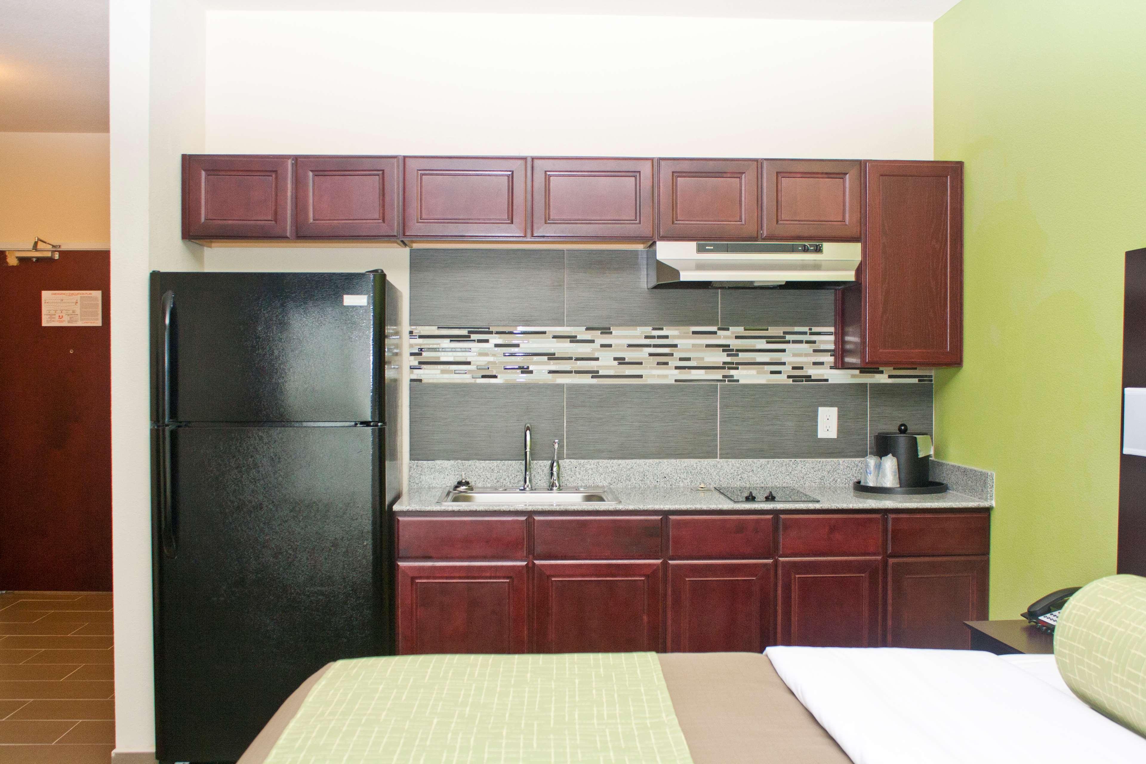 Best Western Plus Pratt Екстер'єр фото