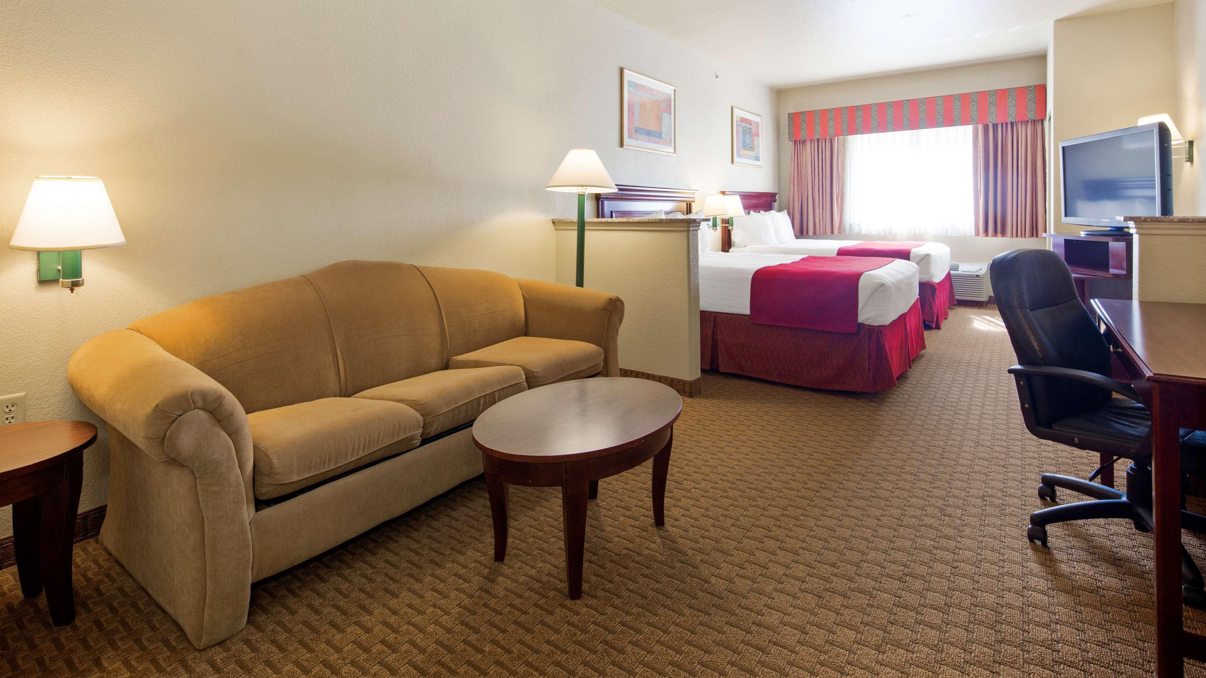 Best Western Plus Pratt Екстер'єр фото