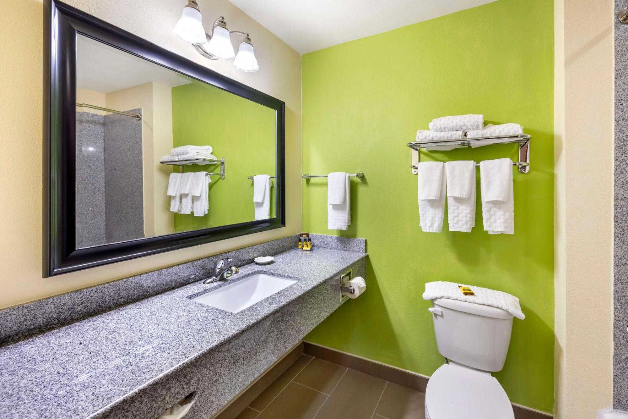 Best Western Plus Pratt Екстер'єр фото
