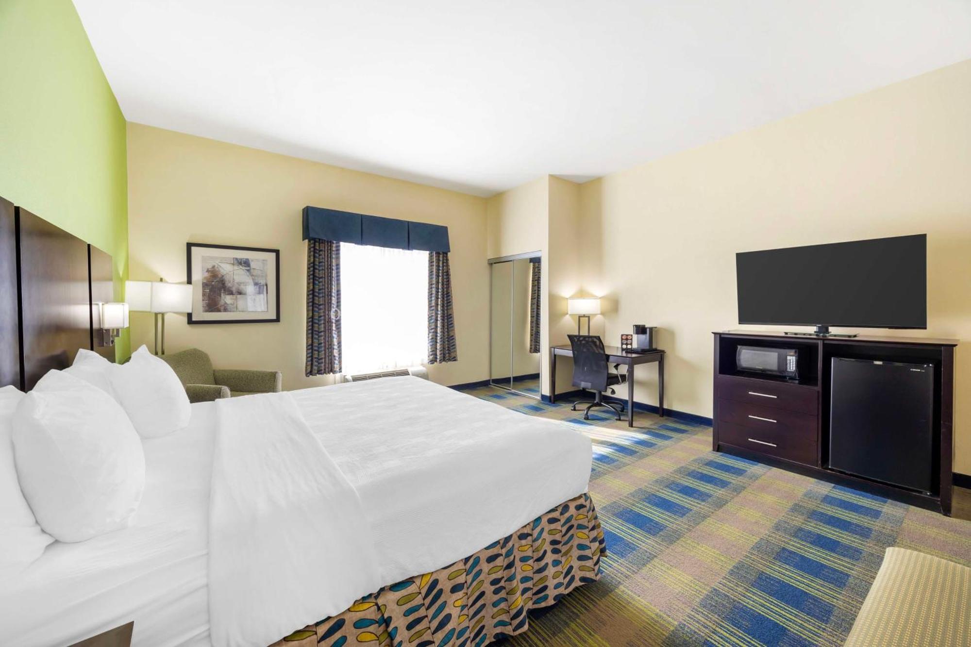 Best Western Plus Pratt Екстер'єр фото