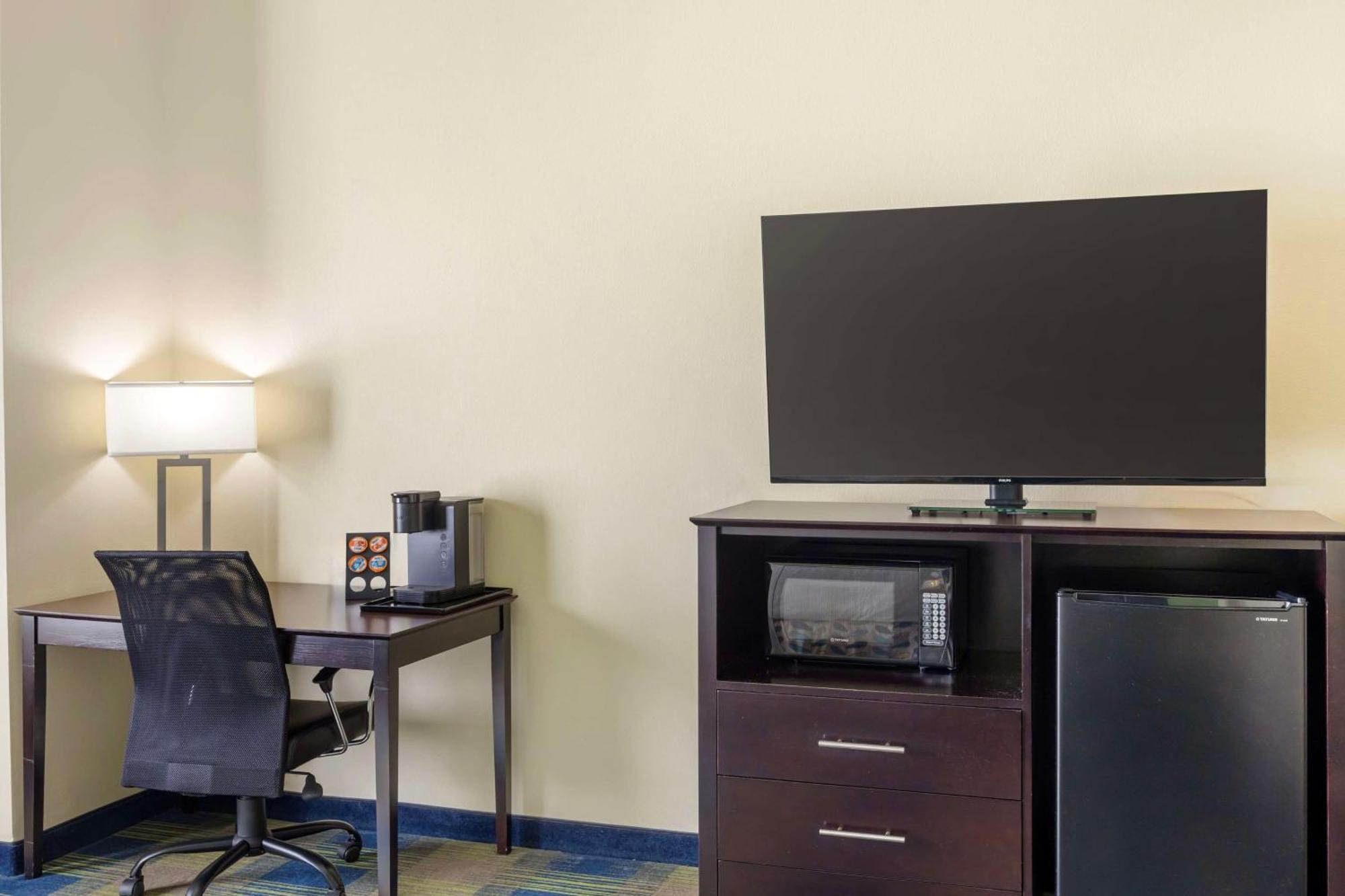 Best Western Plus Pratt Екстер'єр фото