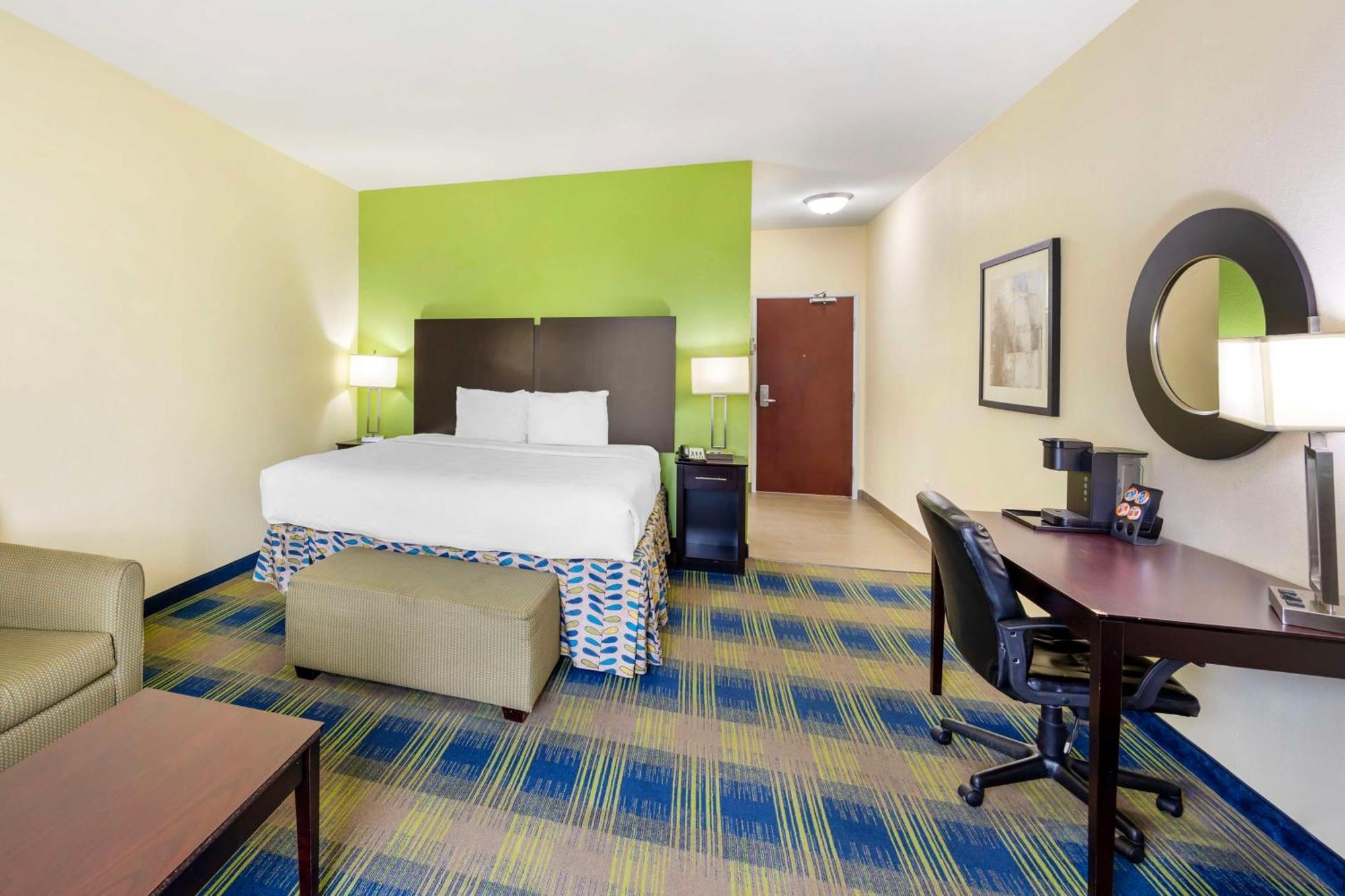 Best Western Plus Pratt Екстер'єр фото