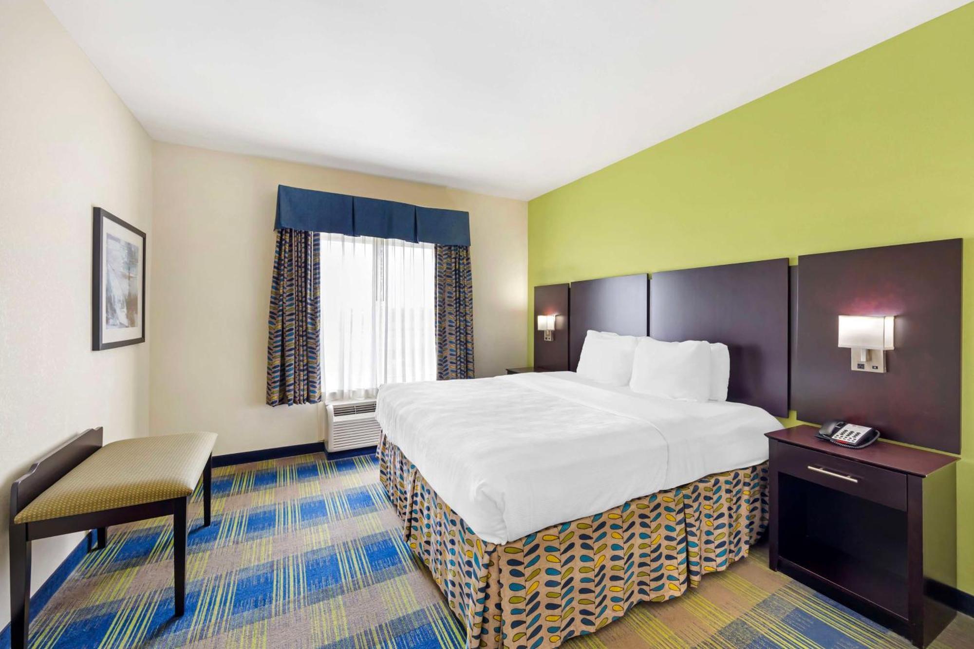 Best Western Plus Pratt Екстер'єр фото