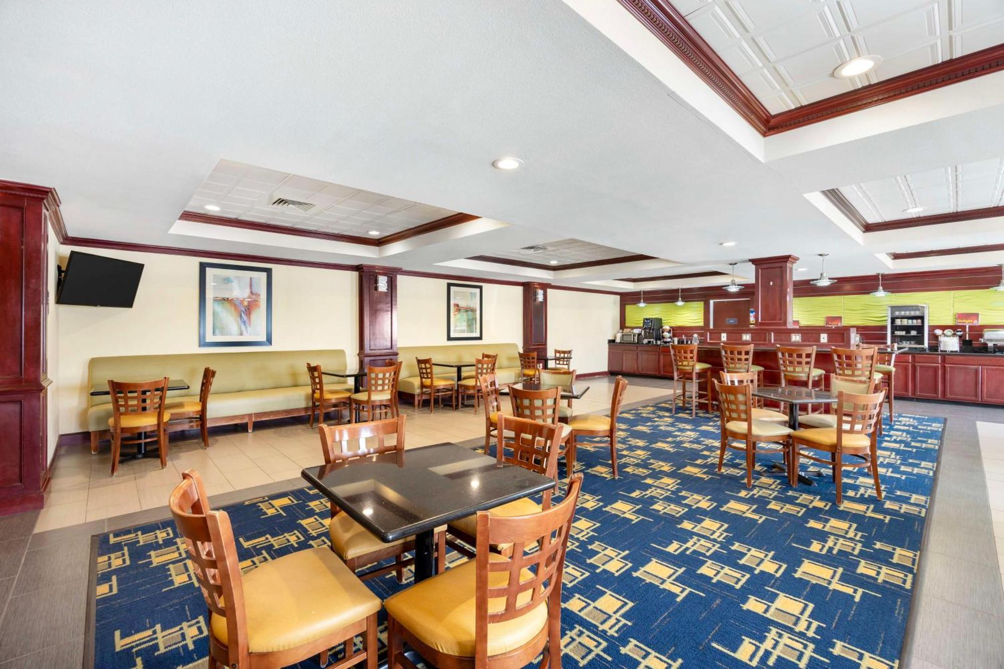 Best Western Plus Pratt Екстер'єр фото