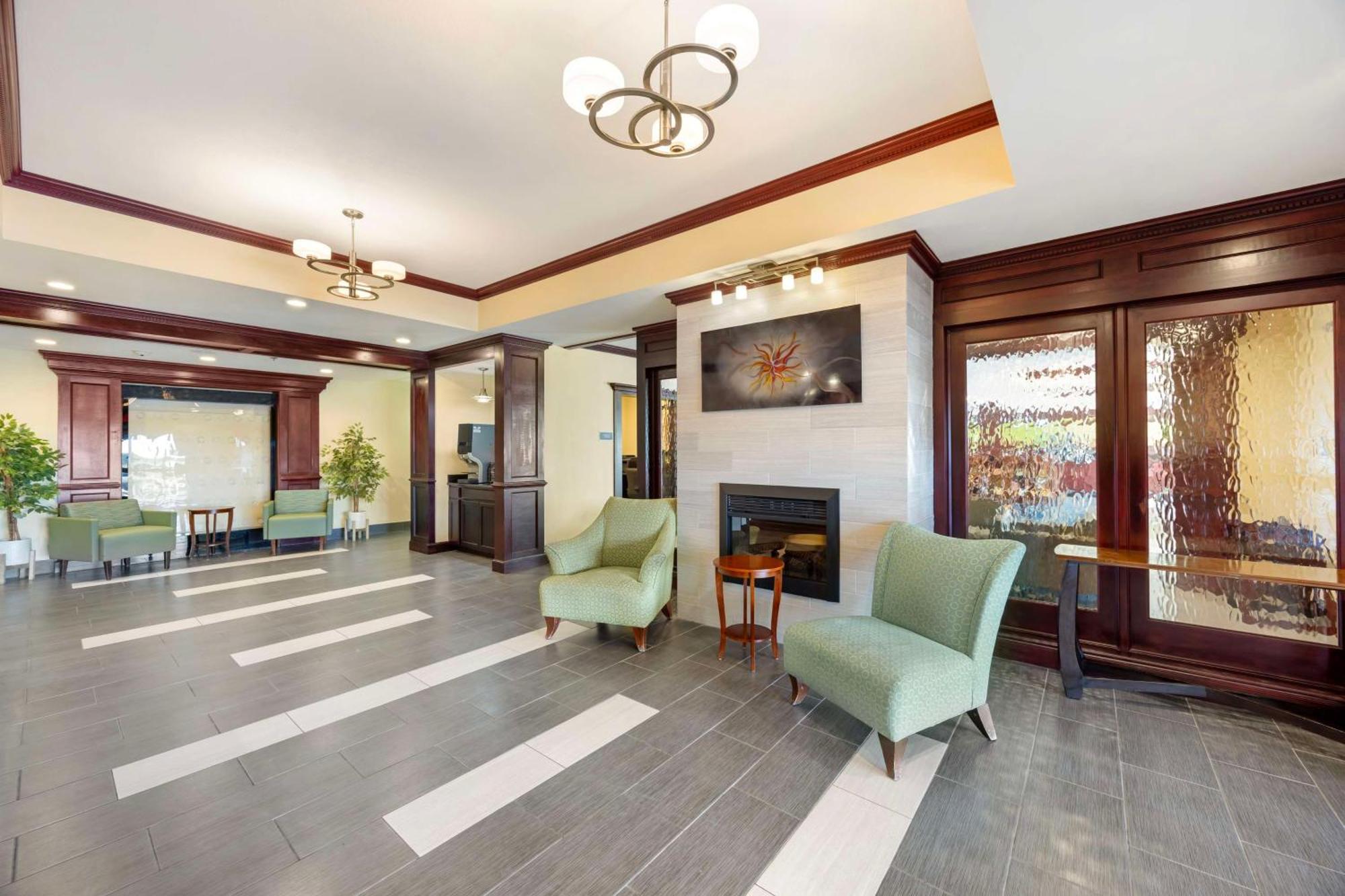 Best Western Plus Pratt Екстер'єр фото