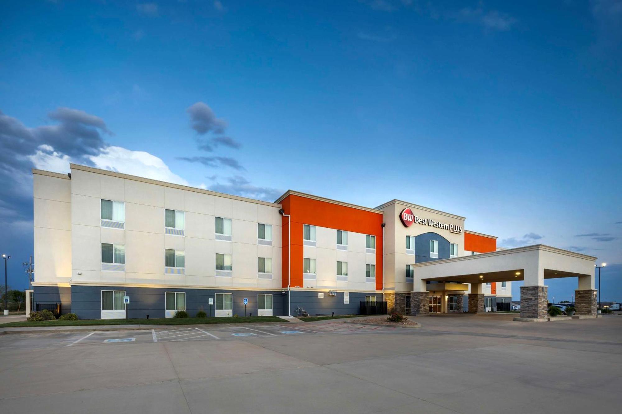 Best Western Plus Pratt Екстер'єр фото